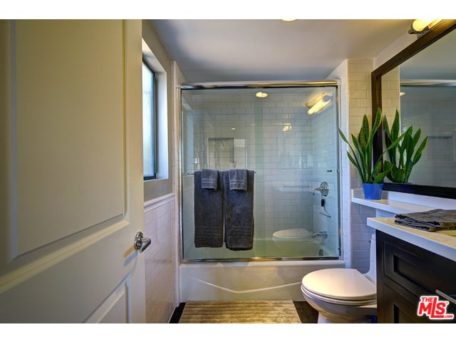 851 N Kings Rd #303