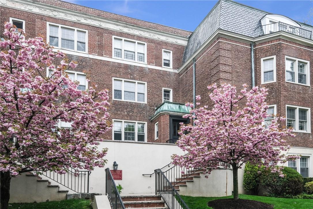 4 Chateaux Cir, #4G