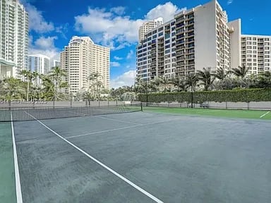 520 Brickell Key Dr #A604