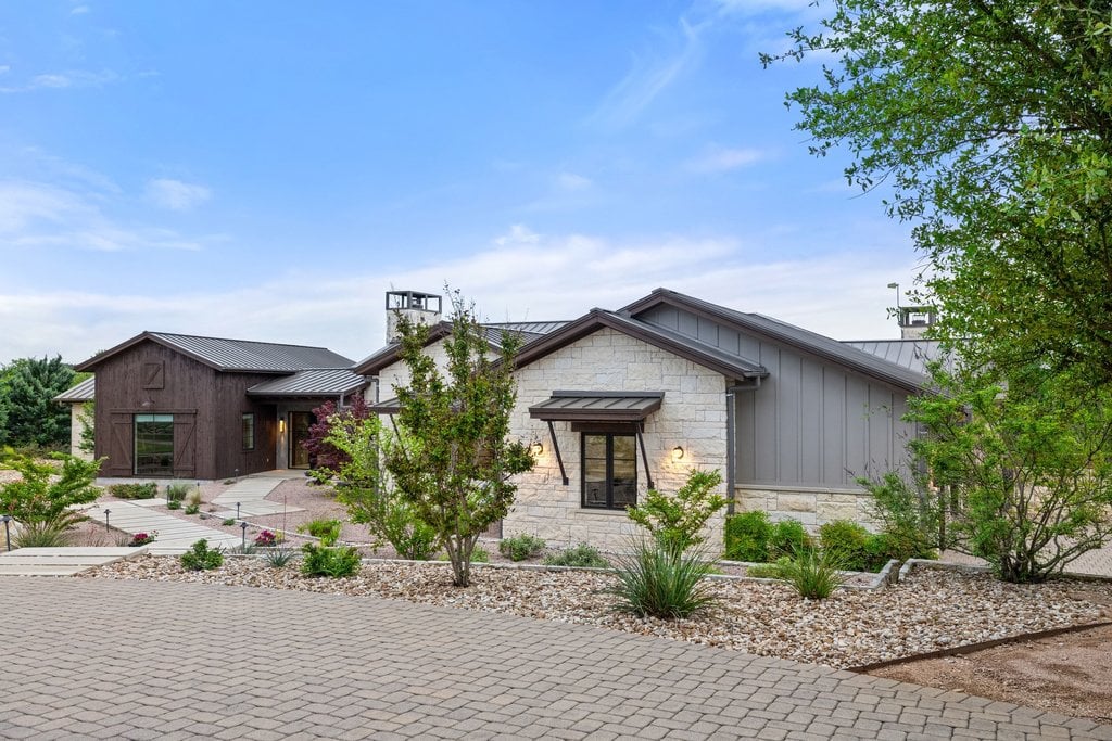 Horseman's Paradise in the heart of Dripping Springs