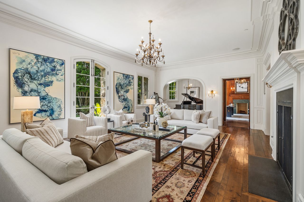 English Country Manor In Toluca Lake