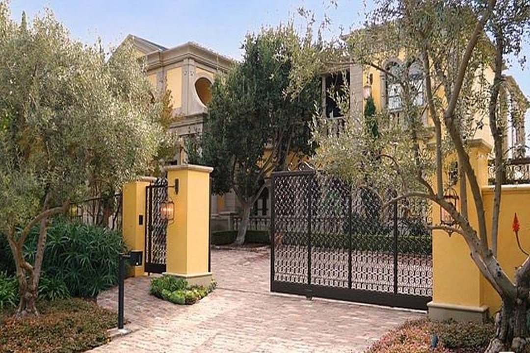 Velvet Manor