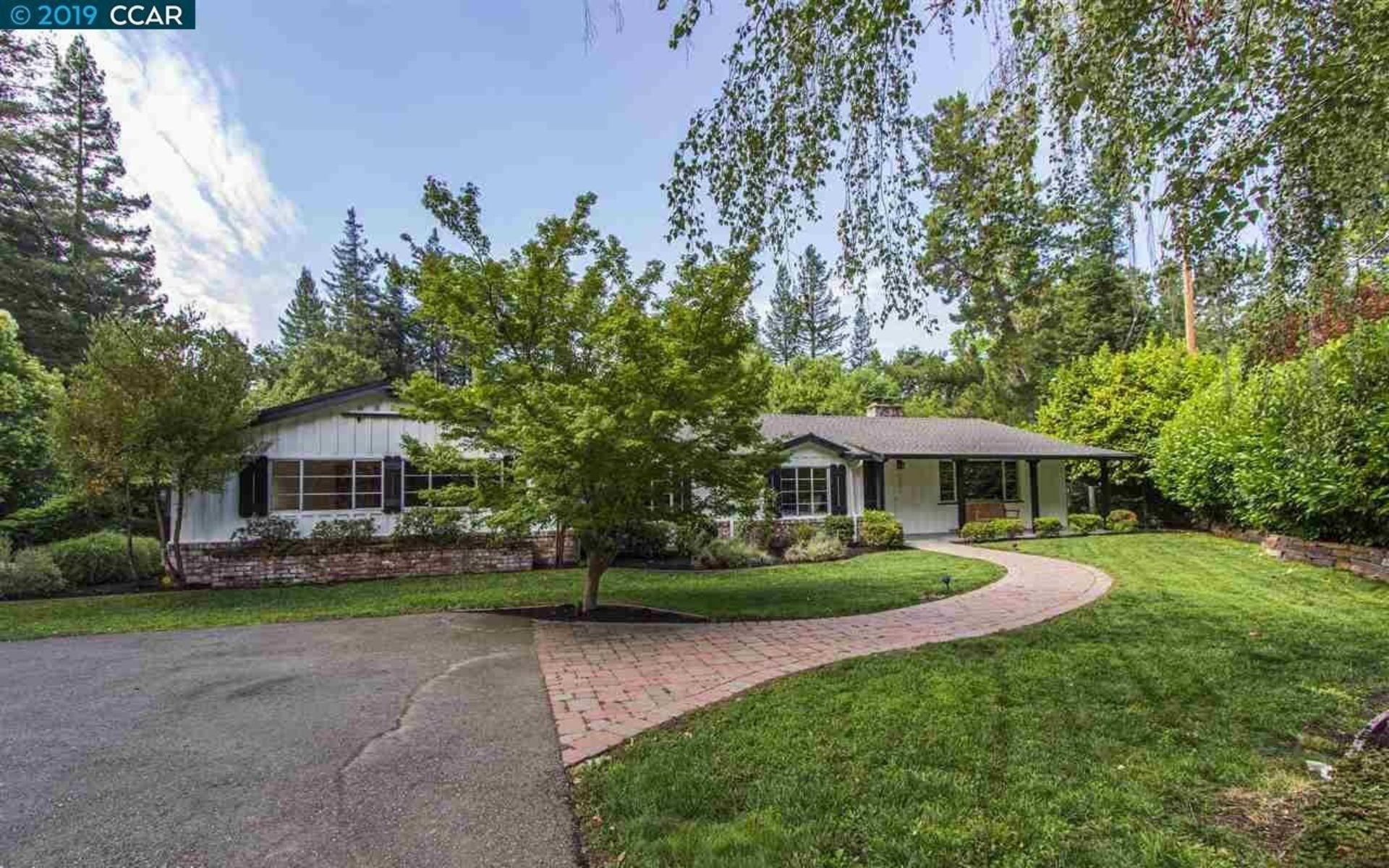 1061 Glen Ct