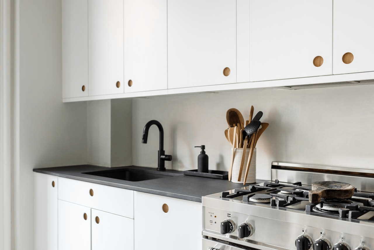 15 Fresh and Modern White Kitchen Cabinet Ideas