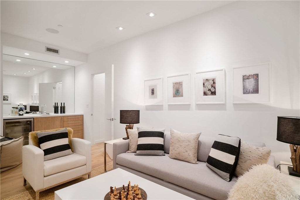 121 2nd St