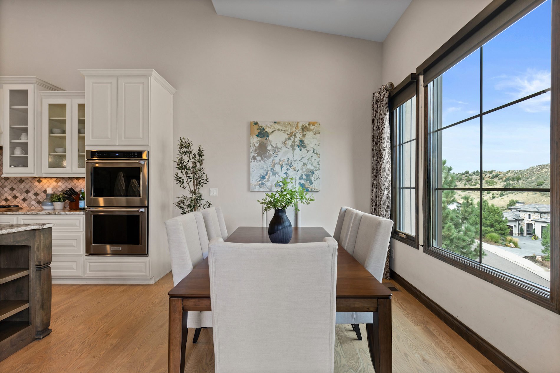 8122 Raphael Lane