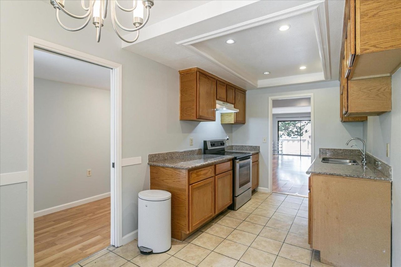 5084 Cribari Bluff