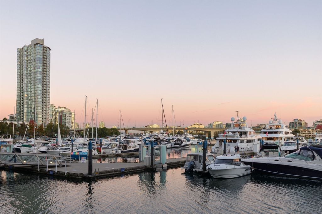 1199 Marinaside Crescent, #2305