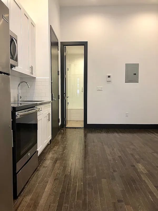 214 Knickerbocker Avenue 3D
