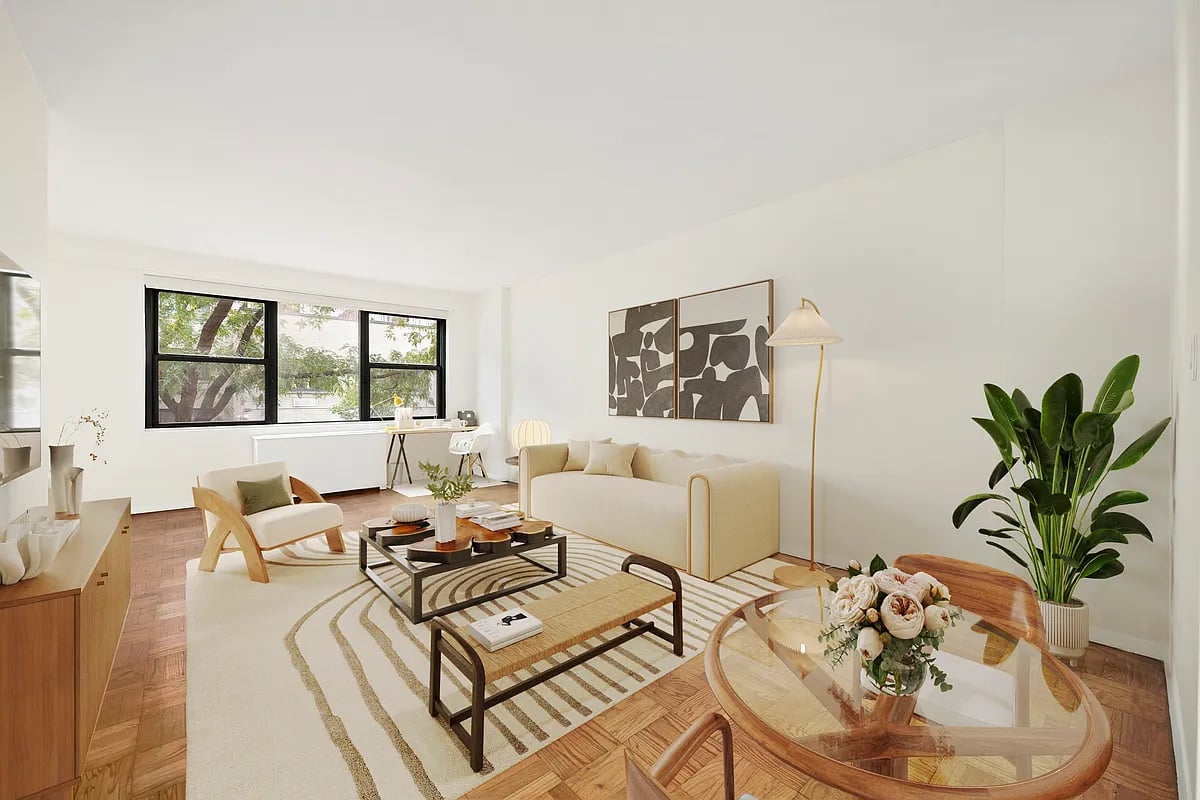 200 E 27th St #2M