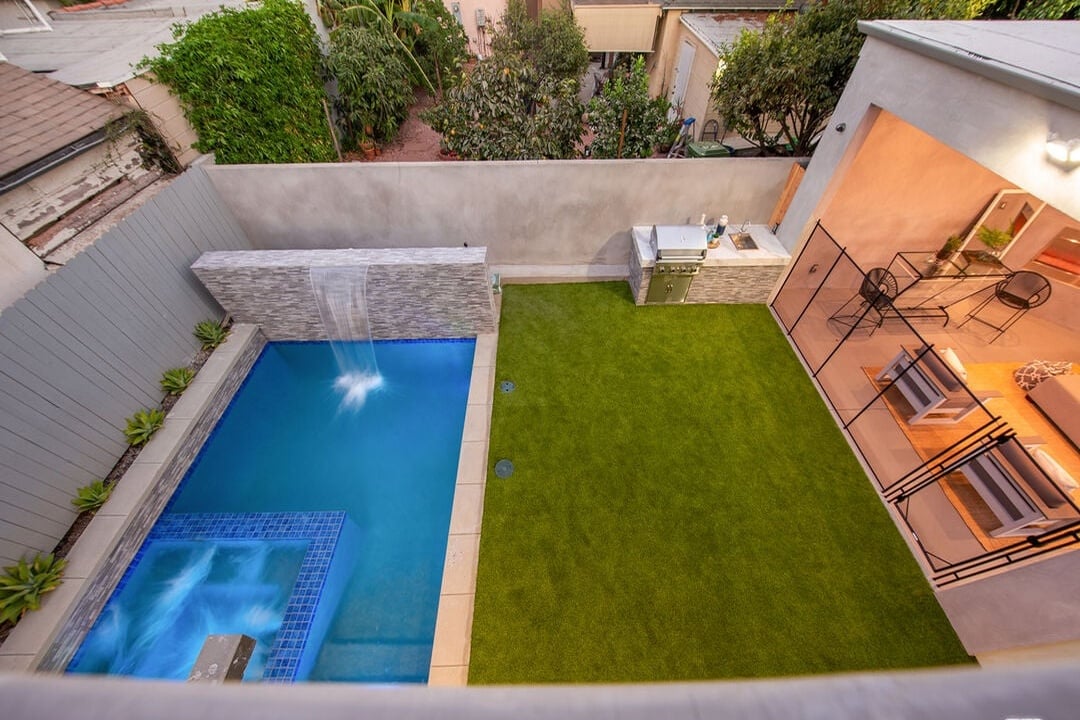 S Sherbourne Dr, 90035