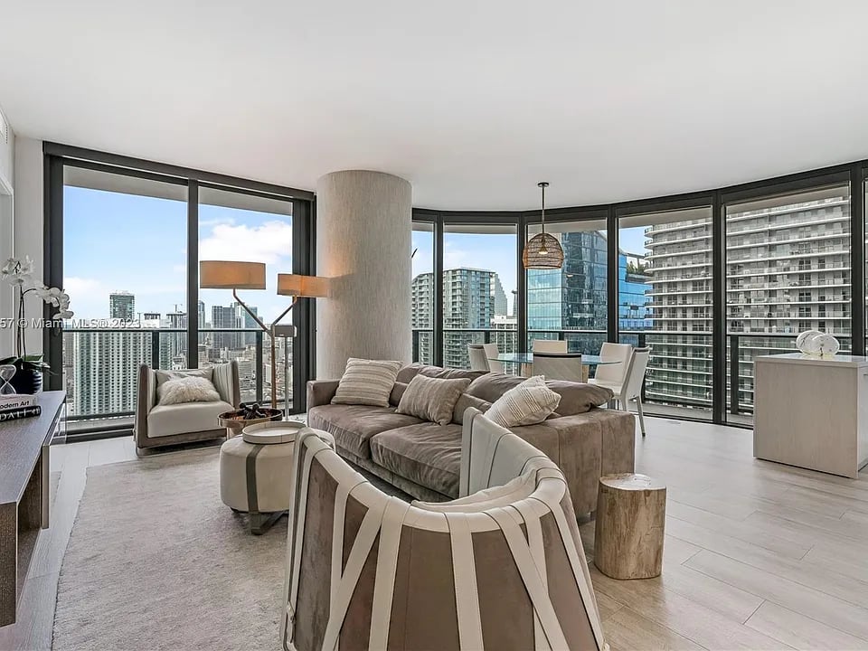 55 SW 9th St APT 4001