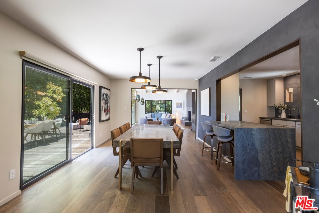 Halo Crest, Queens Rd, 90069