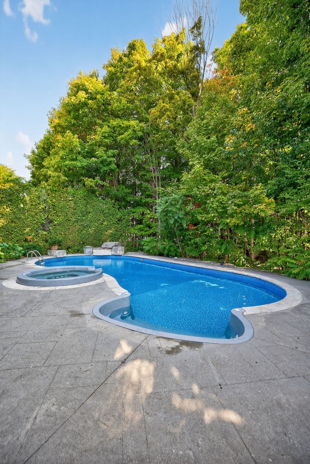 6 Falling Leaf Crt, Aurora