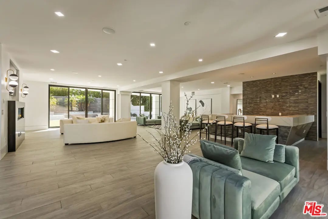 4230 Valley Meadow Rd