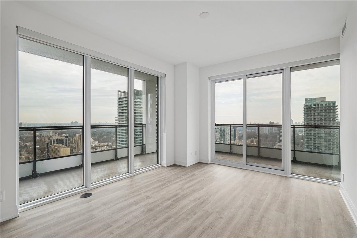 2-bedroom, 2-bathroom CORNER suite