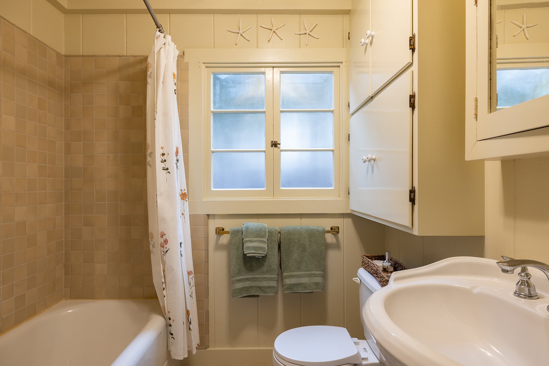 Carmel Cottage Living - Lincoln 3NE of 12th