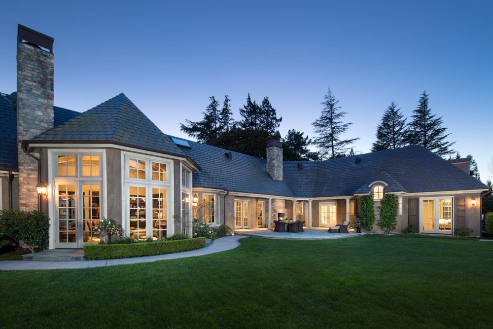 137 Hawthorne Dr