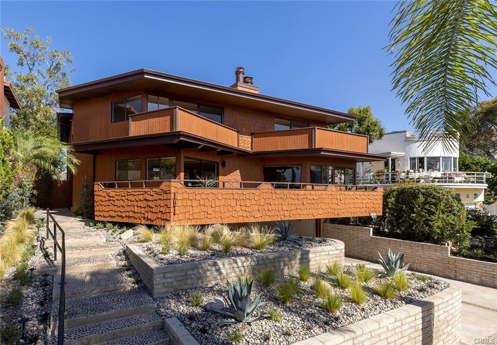 135 Crescent Bay Dr