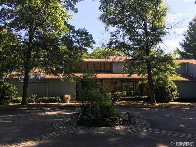 22 Overbrooke Ln