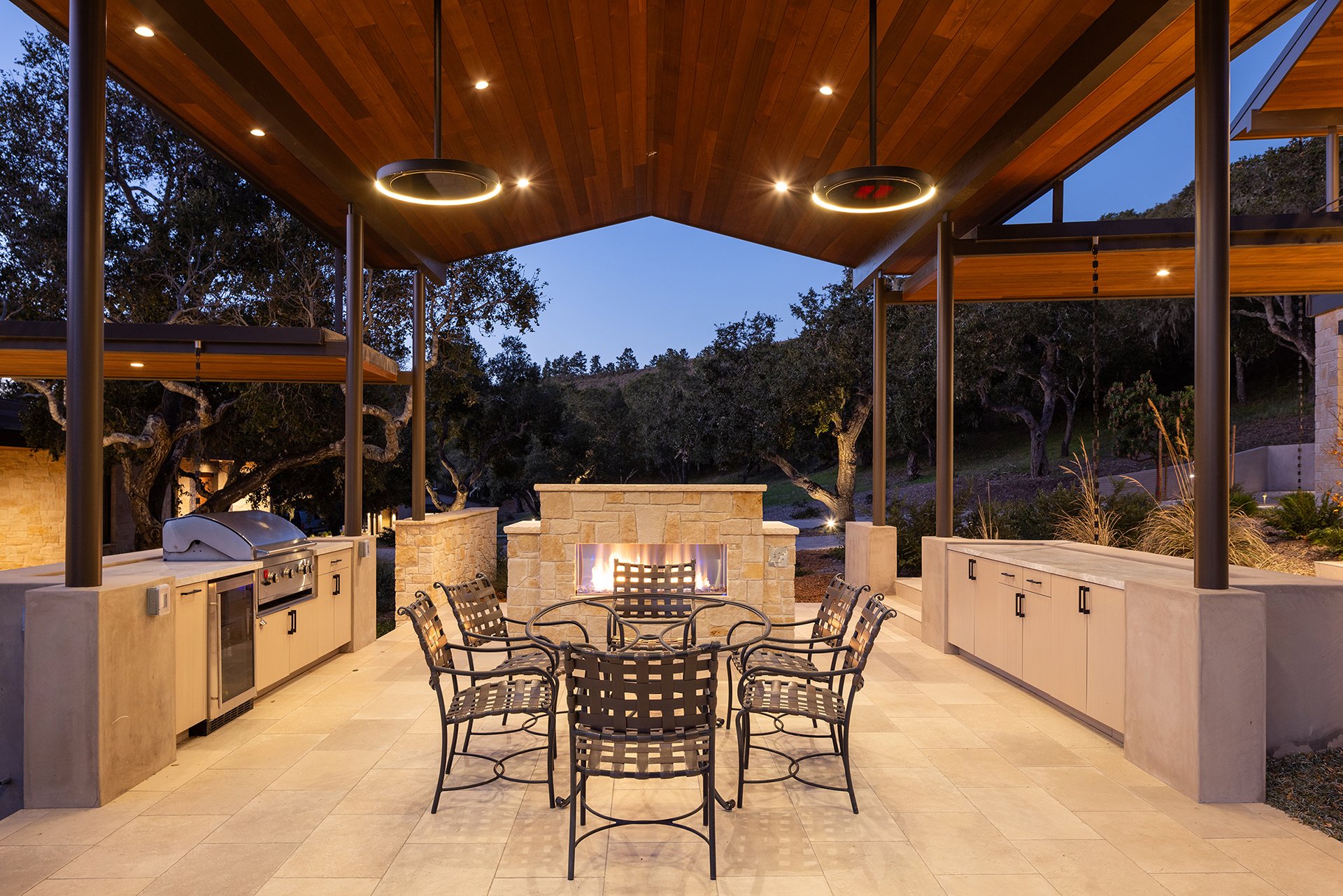 Este Canada | A Tehama Compound
