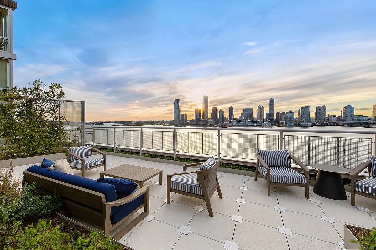 20 River Terrace Unit: 14M