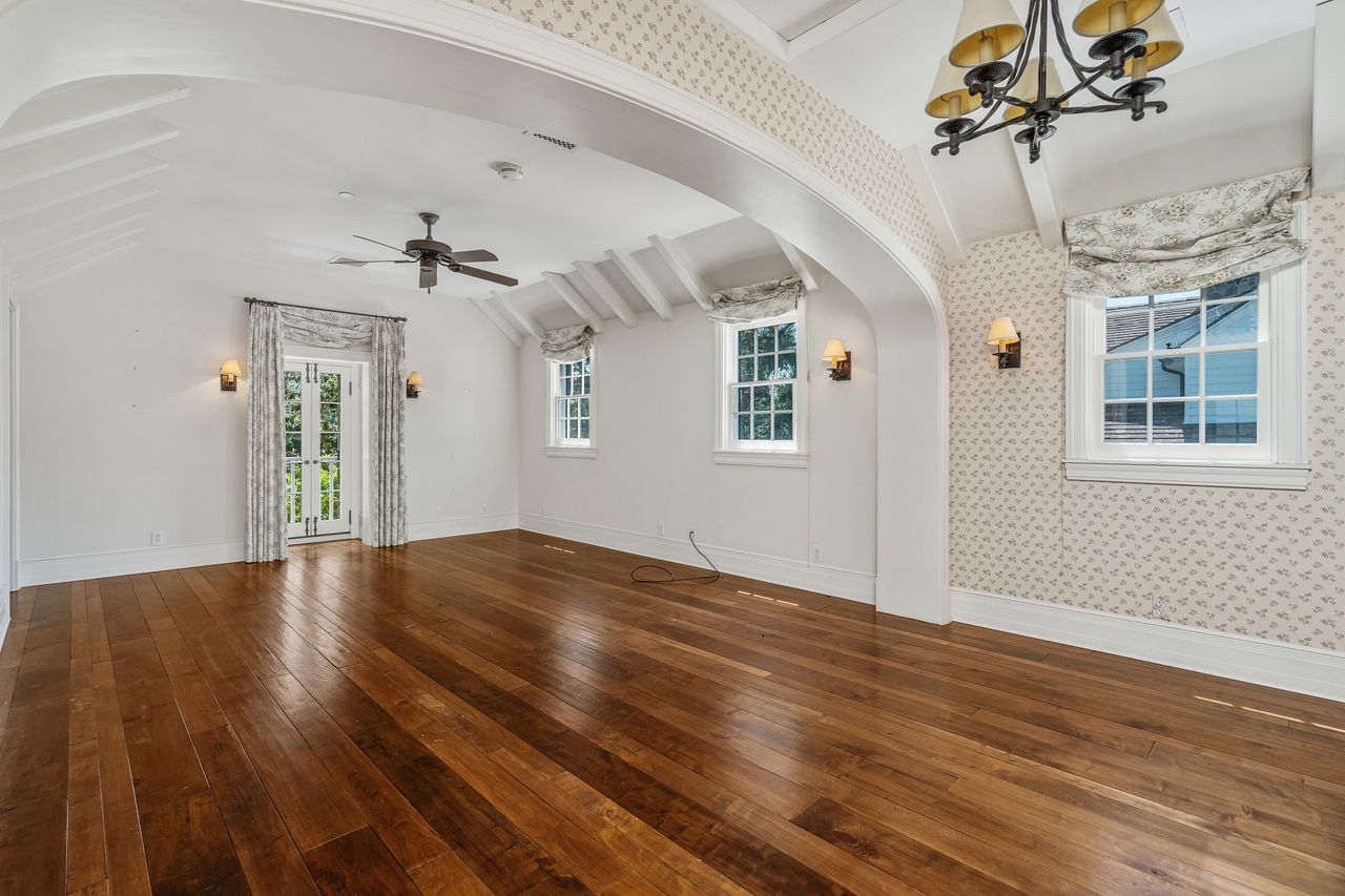 English Country Manor In Toluca Lake