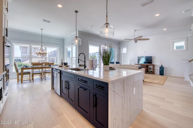 1812 Ocean Dr S