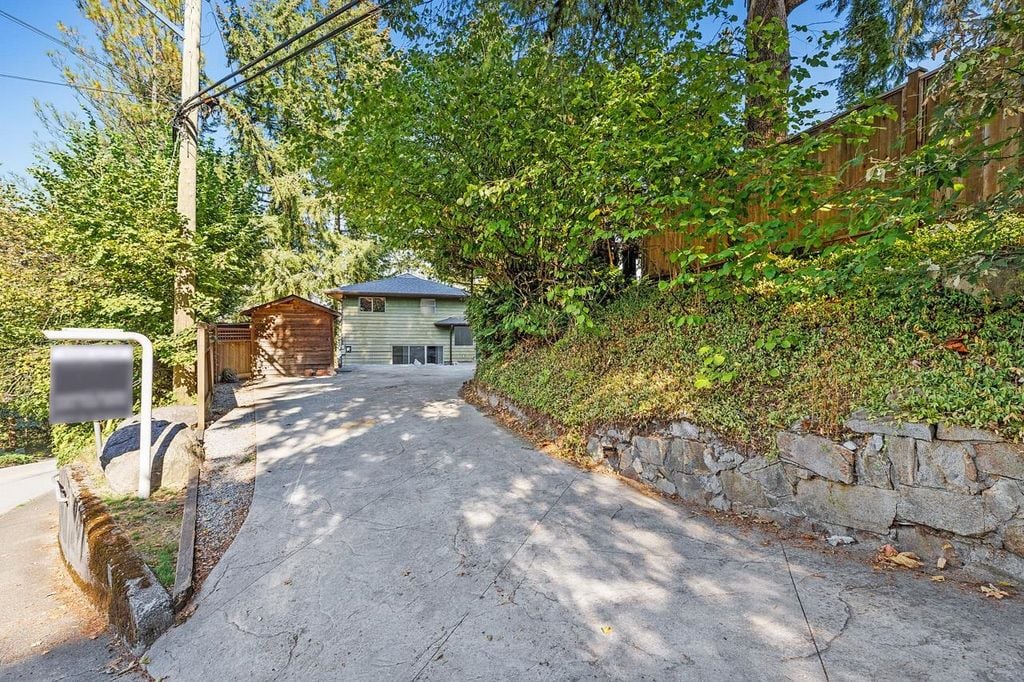 2180 Park Crescent