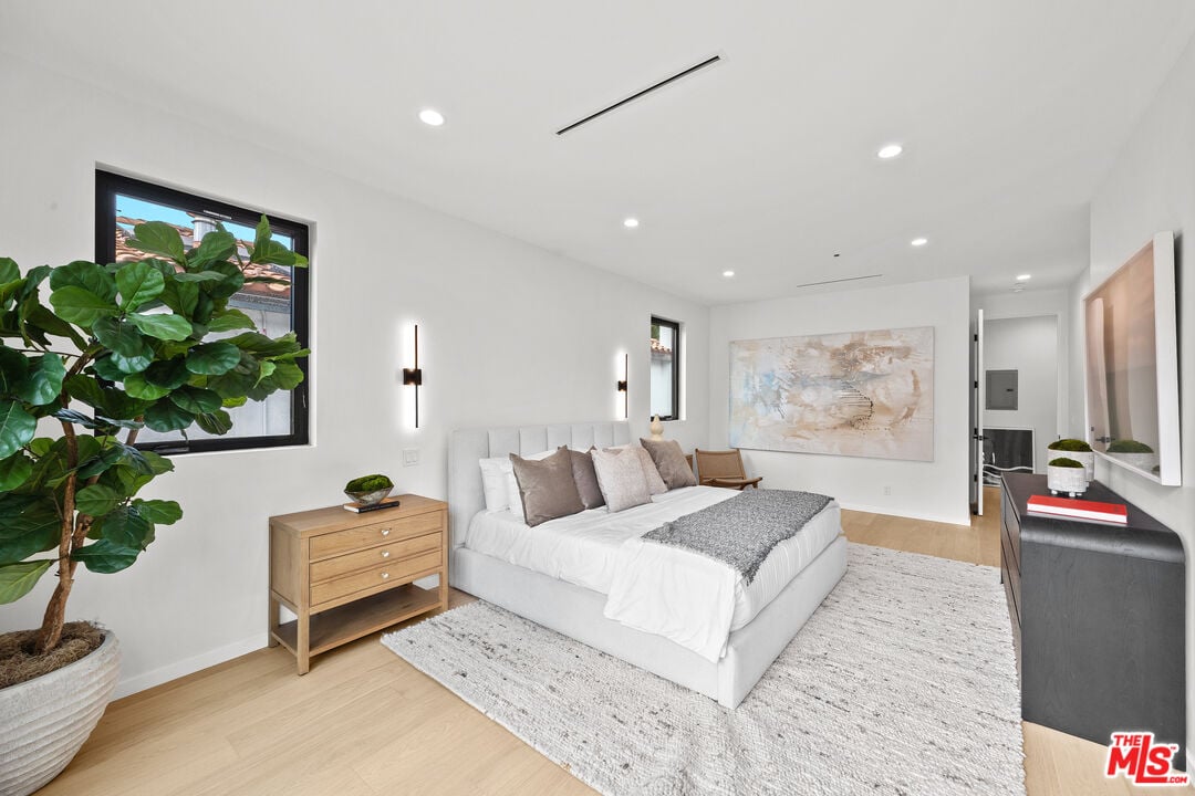 Castle Heights Pl, 90034