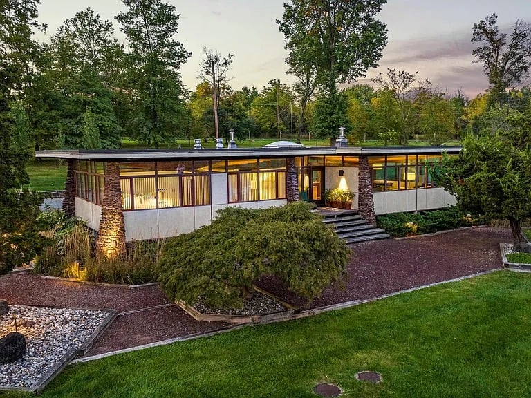 Exploring the Architectural Marvels of Frank Lloyd Wright and Jules Gregory Homes