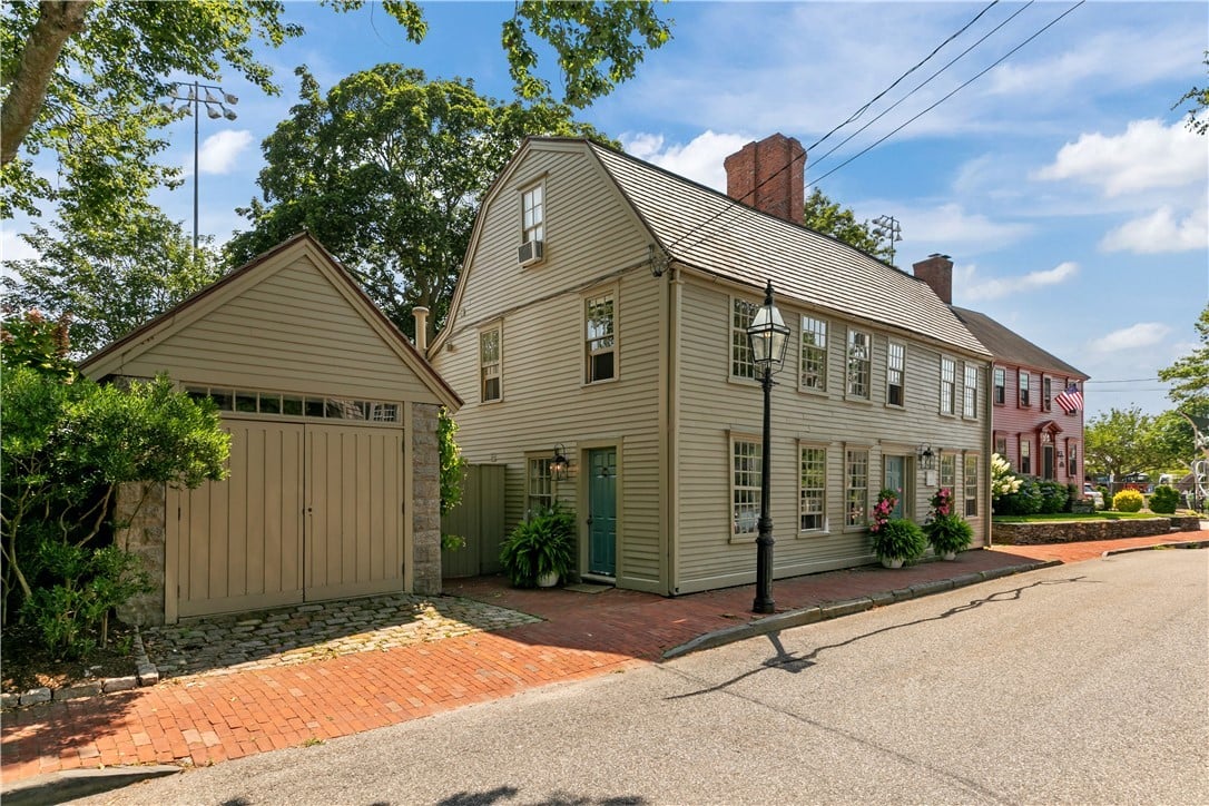 22 Bridge St