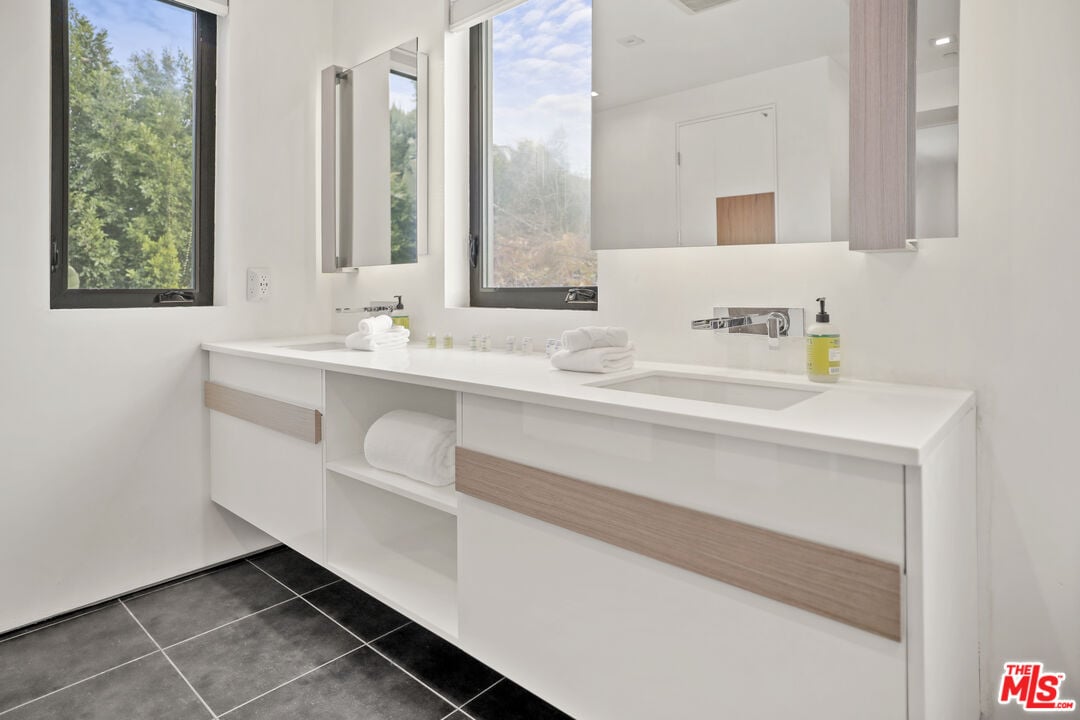 N Crescent Heights Blvd, 90046