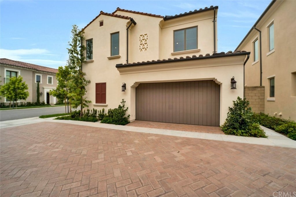 124 N lomita