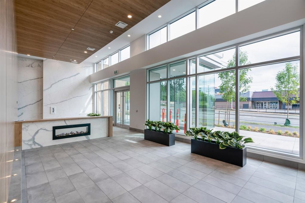 13615 Fraser Hwy, #402