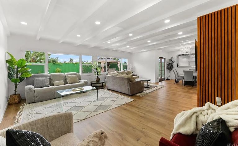 4055 Mount Albertine Ave