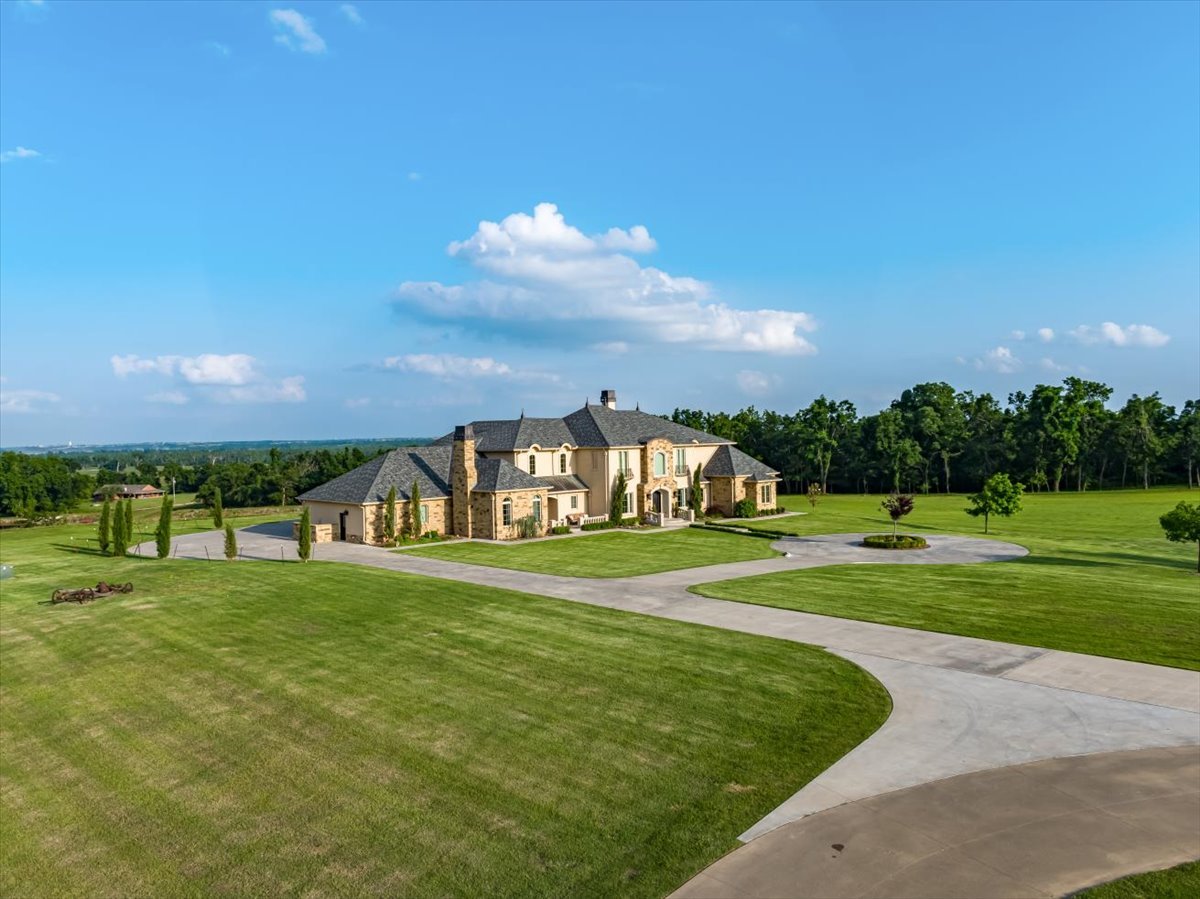 Casa Bella Estate – A Masterpiece of Luxury & Elegance in Mustang, Oklahoma - Wyatt Poindexter - The Agency 
