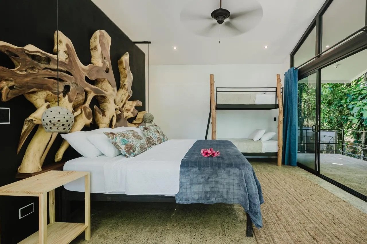 Gorgeous New Rainforest Villa with Pool and Creek, 20 minutes from Quepos