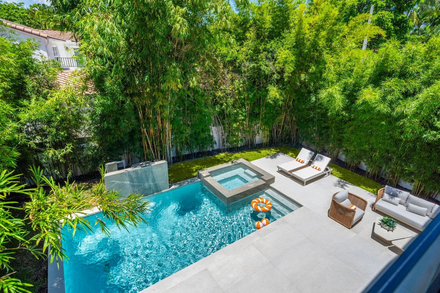325 W 63rd St