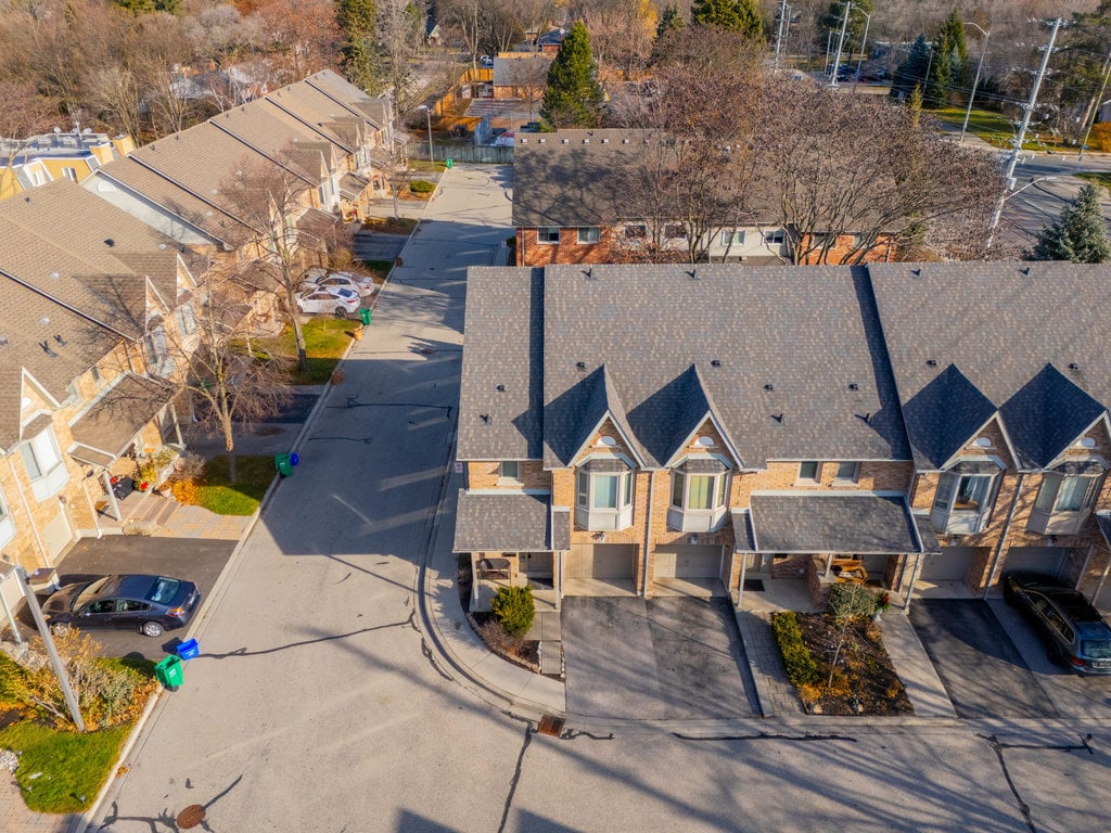 TH21-1385 Lakeshore Rd W 