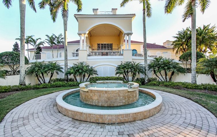 Naples Lakes Country Club
