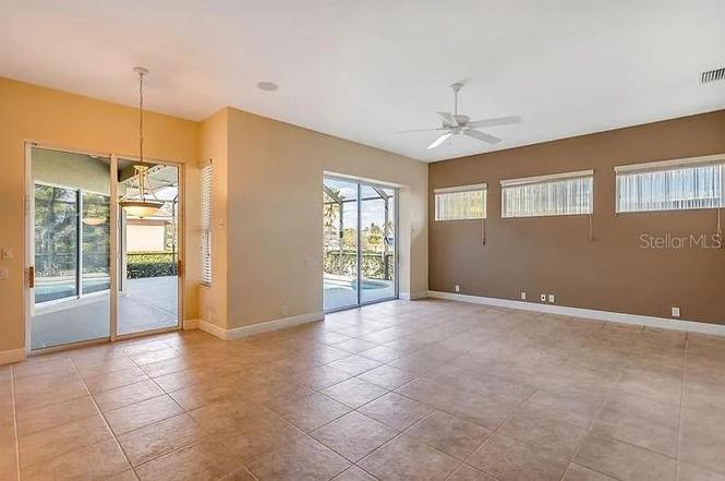 1704 Amberwynd Cir W