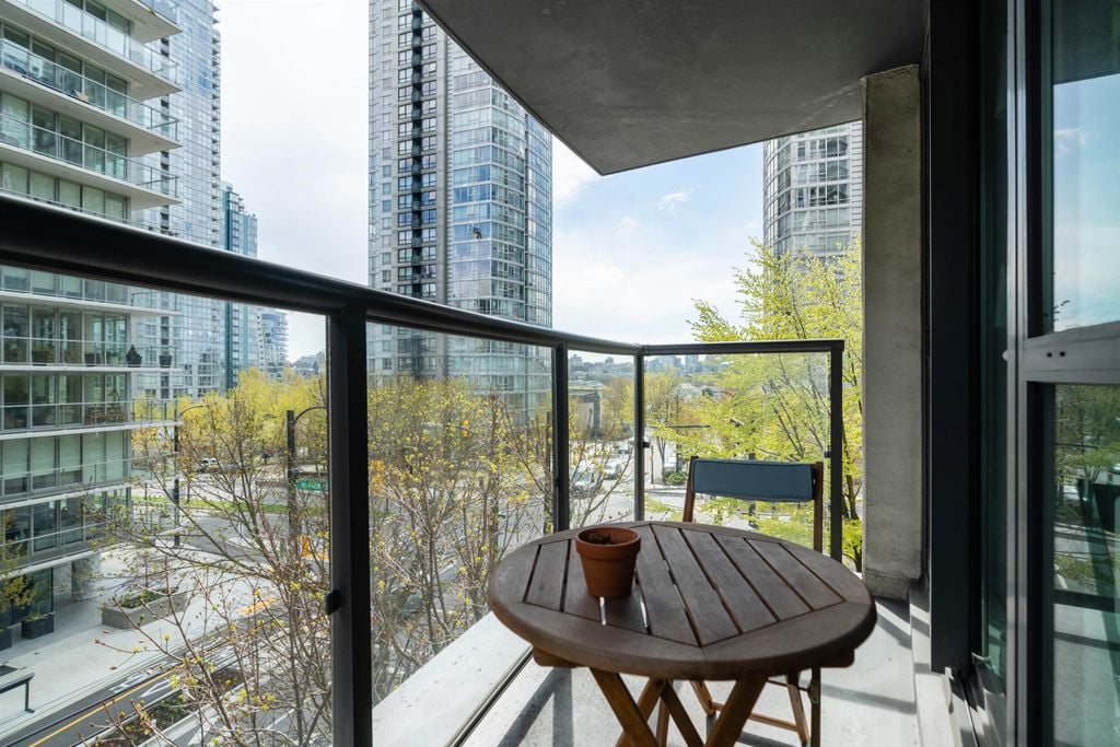 501 Pacific St, #402