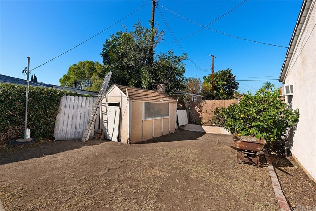1372 Kenneth Dr