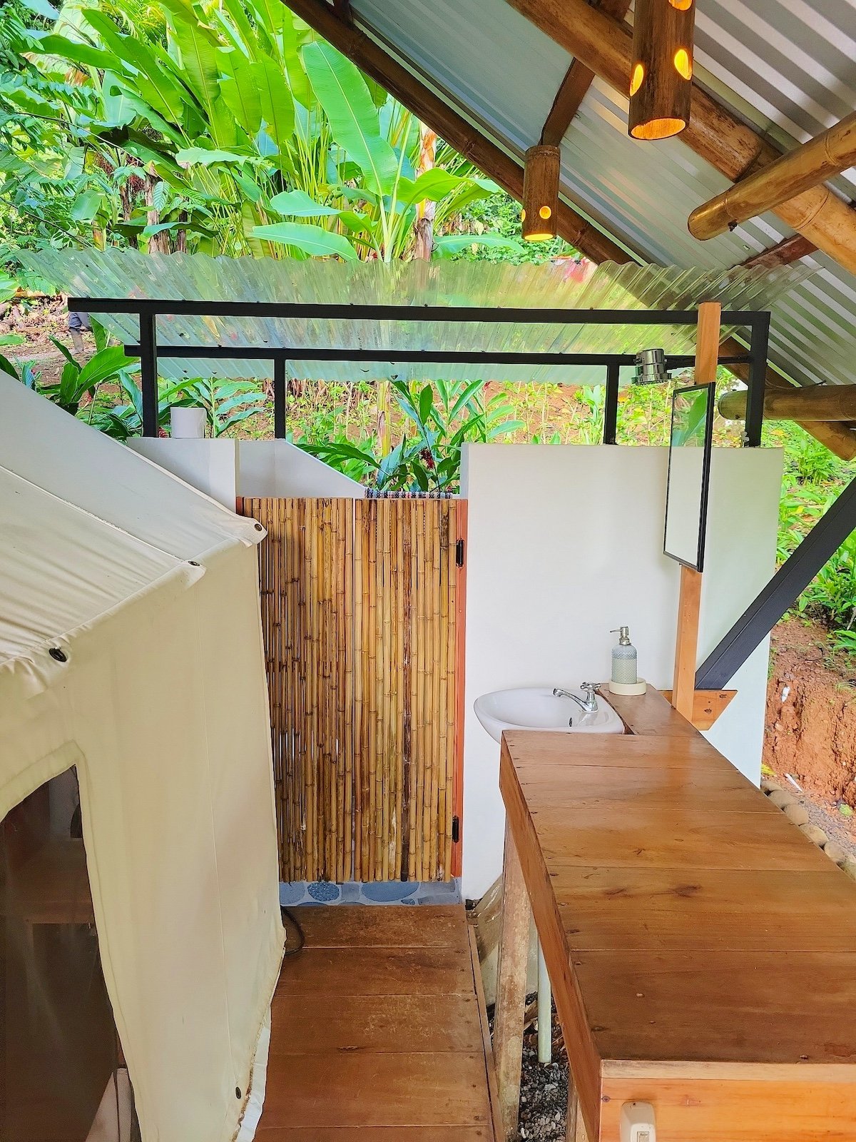 CASCADA ELYSIANA – ECO-RETREAT WITH HUGE WATERFALL