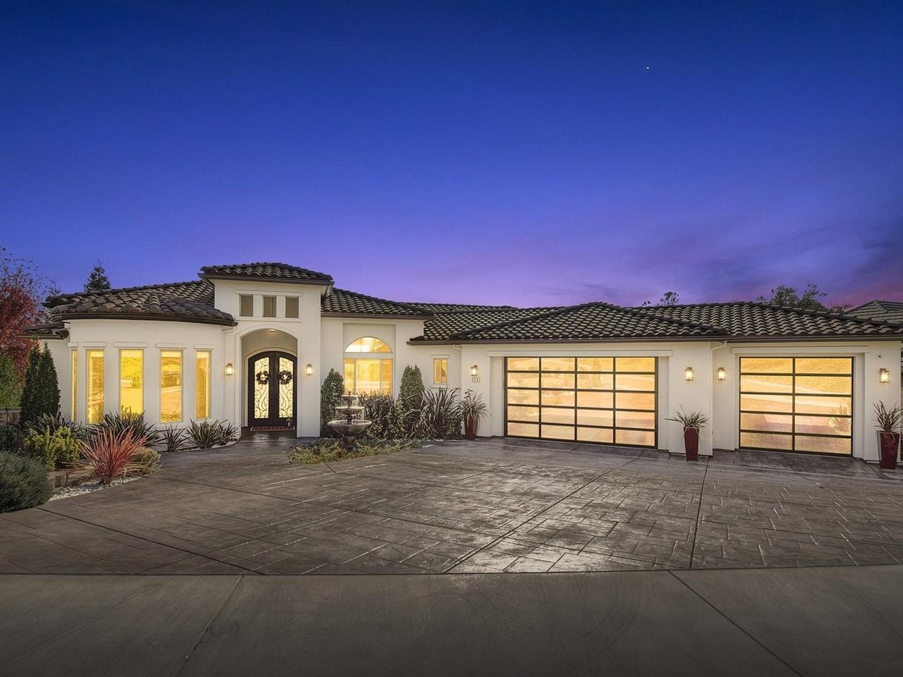 613 Lakeridge Dr