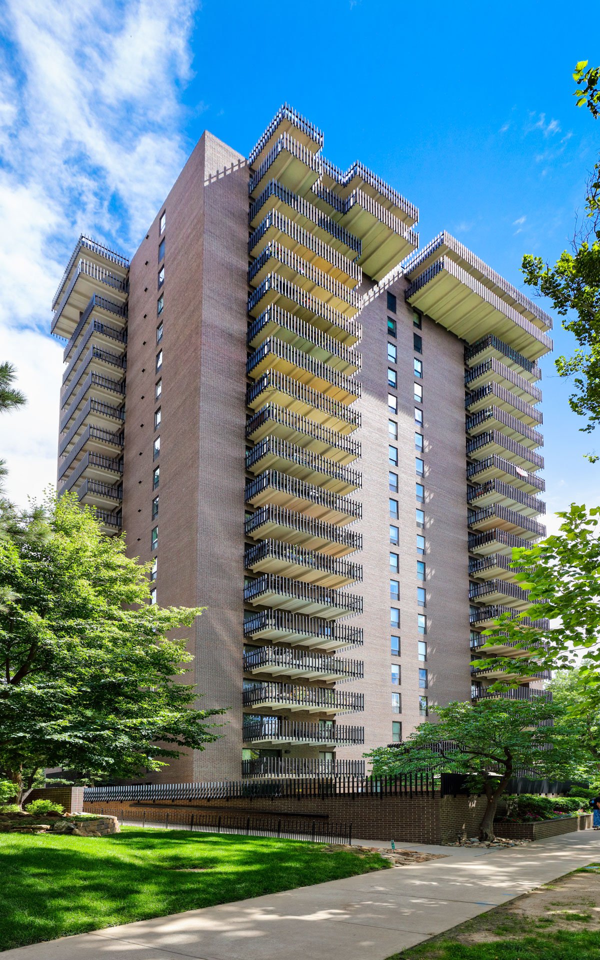 460 S Marion Parkway, 2000