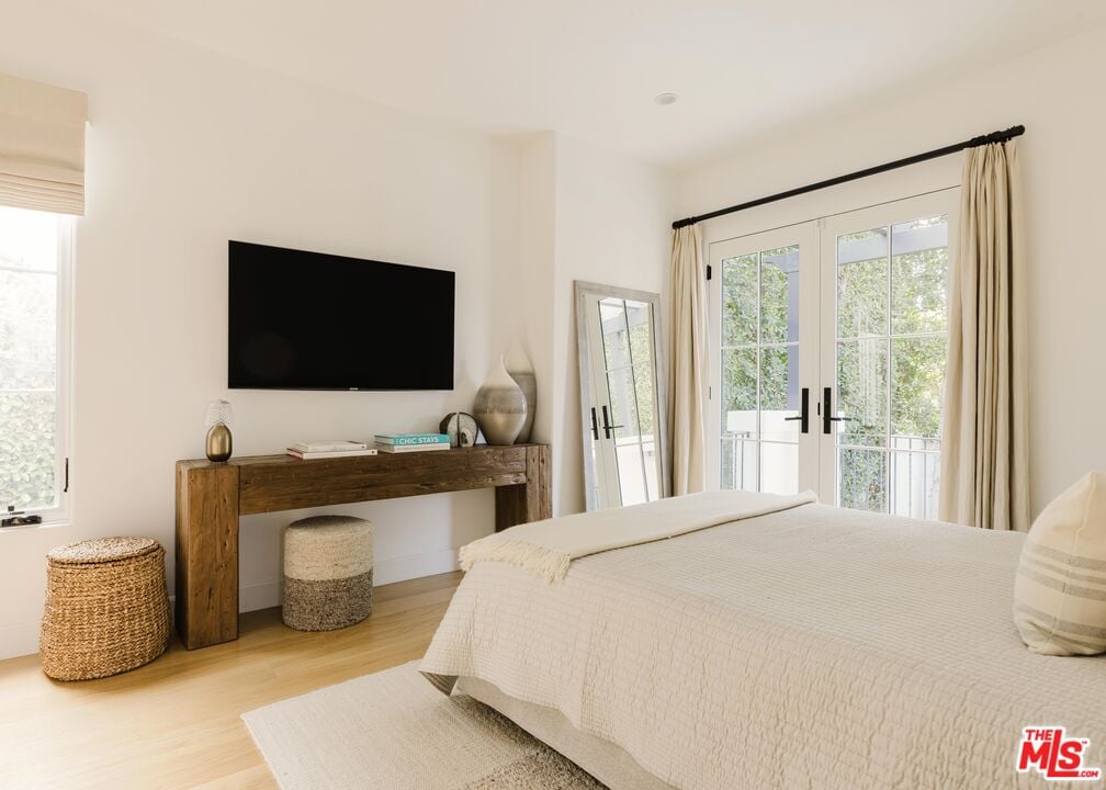 Solaris Pavilion, Westbourne Dr, 90048