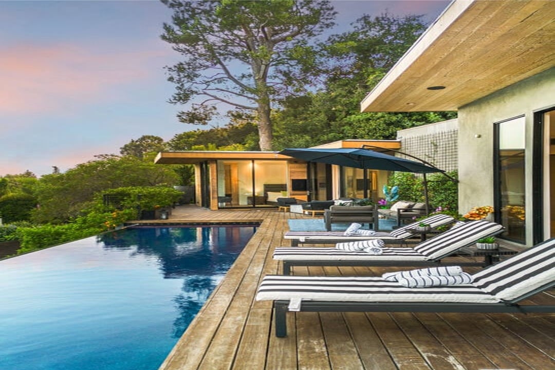 Majestic Oasis