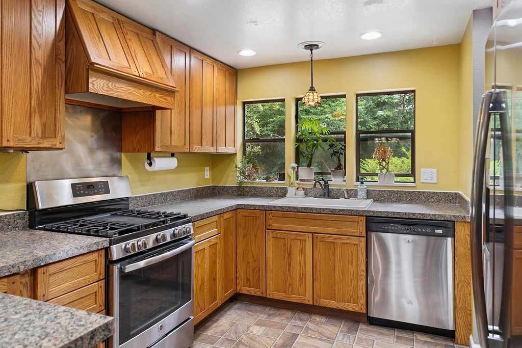 9205 Morning Side Drive NW
